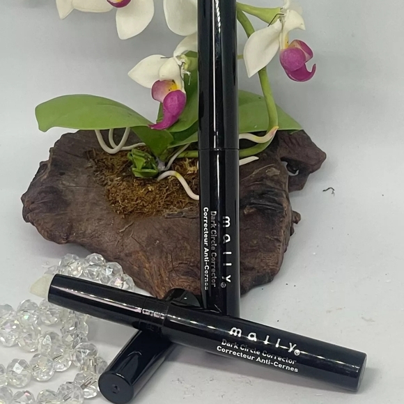 Mally Beauty Dark Circle Corrector - Lighter - Picture 1 of 3